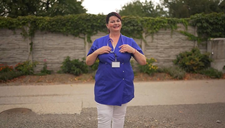 Bez servítky, Adriana